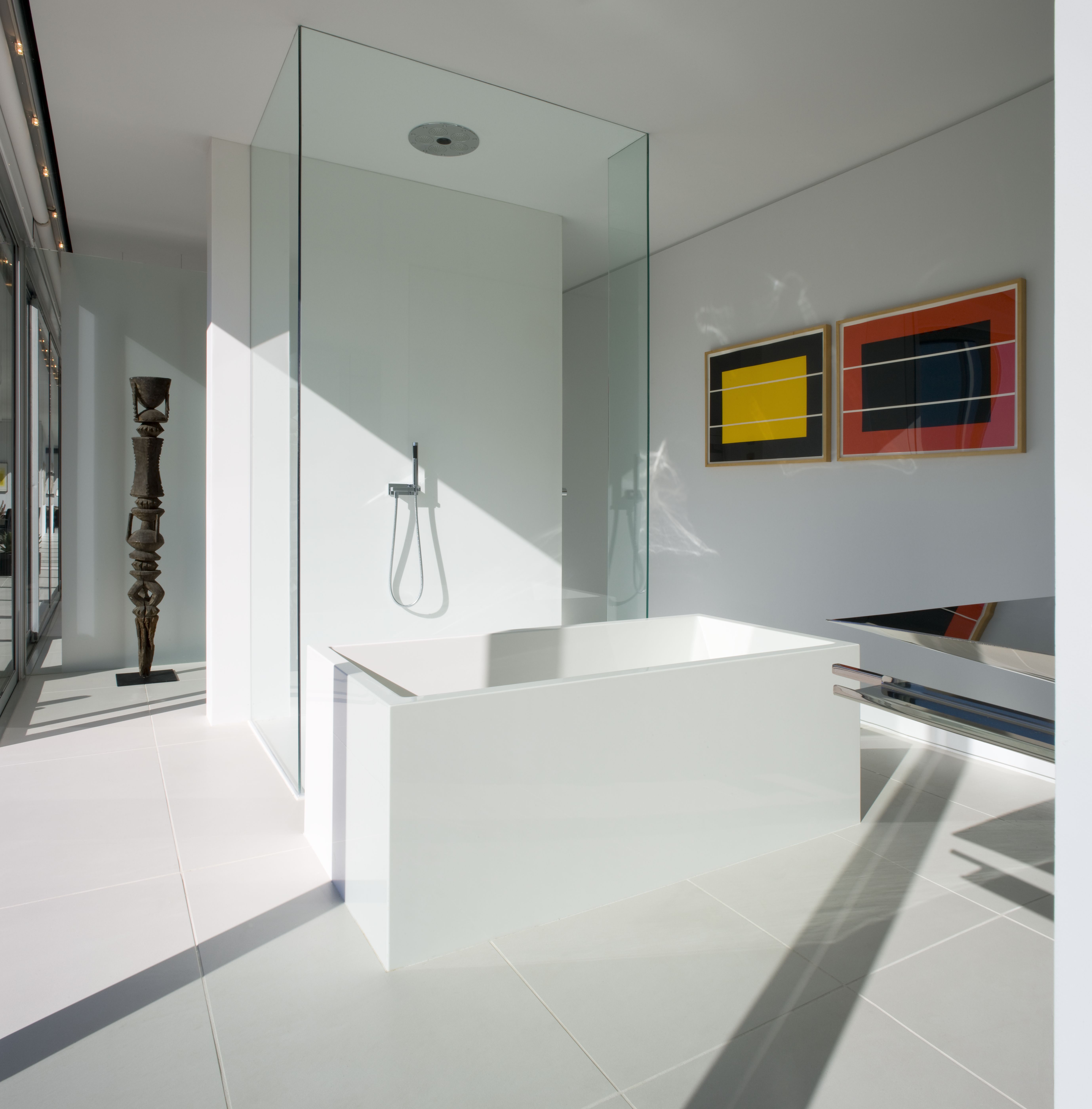 BC 04 4 Alcove tub in white finish, wall tub