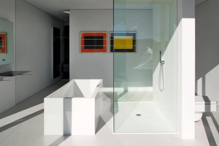 Alcove tub with white finish, wall tub