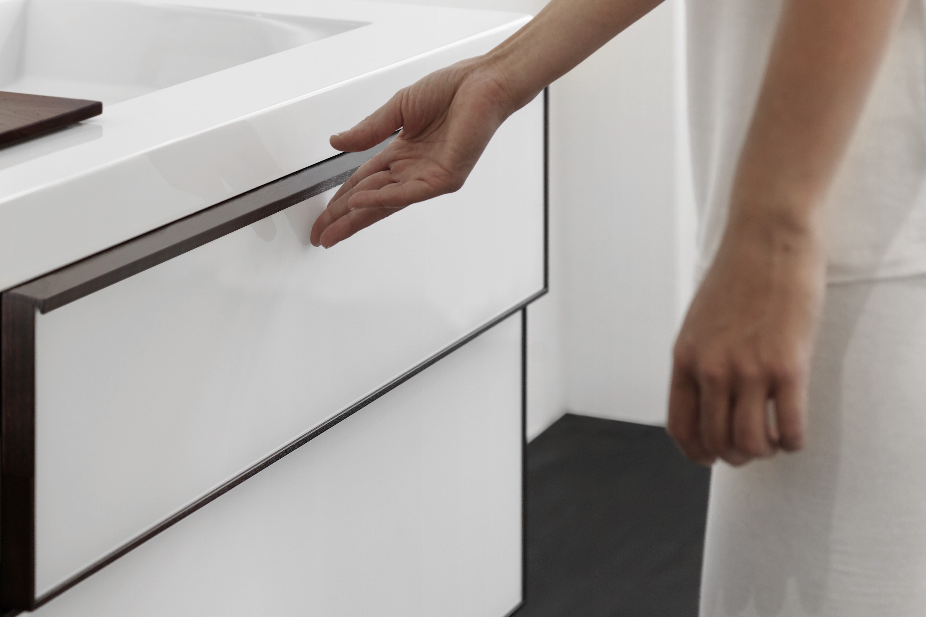 frame-linea-vanity-1 frame linea vanity 1