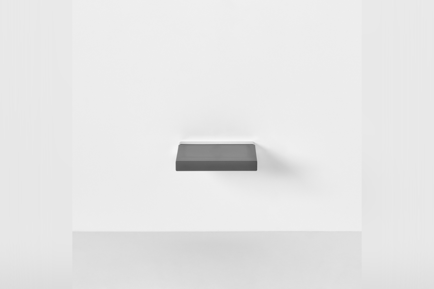 21-14-inch-Grey-10Ai-1500x1000